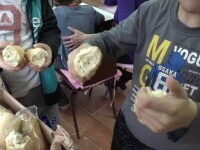 Școala a început, dar unii elevi încă așteaptă alimentele promise de Guvern. De multe ori ajung la gunoi