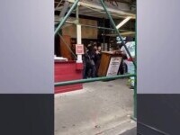 O tânără a fost bătută pentru că a cerut unor clienți să arate certificatul de vaccinare. VIDEO