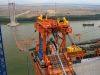 Cablul principal al podului peste Dunăre de la Brăila a fost montat. Imagini de la lucrările celui mai scump pod din România