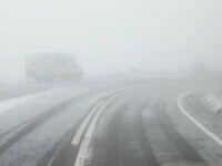 Prima zăpadă pe Transfăgărășan. S-a intervenit cu material antiderapant în zona Bâlea Lac. VIDEO
