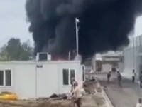 Incendiu în Baia Mare. Două containere în care erau depozitate materiale de construcţii au fost distruse de flăcări