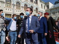 Plângere penală împotriva AUR, pentru caricaturi în care Cîţu este asociat cu Hitler. A fost sesizat și CNCD. FOTO