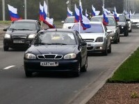 Separatiștii pro-ruși din Donețk sunt în sărbătoare. Oamenii au ieșit pe străzi și au fluturat drapelul Rusiei | GALERIE FOTO