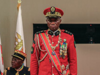 Liderul loviturii de stat militare din Gabon, Generalul Nguema, a depus jurământul de preşedinte