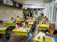 copii, scoala, Ucraina, metrou