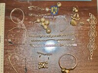 Mai multe bijuterii din aur au fost sustrase şi îngropate de hoţ pe un teren viran de lângă Galați