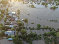 Circulaţie oprită pe mai multe drumuri din Galaţi. În Arad, se circulă pe un singur fir pe DN 7, din cauza aluviunilor