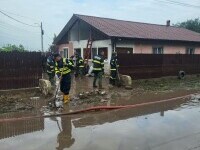 Cod portocaliu de furtună. Peste 3.500 de oameni evacuaţi din judeţul Galaţi. Locuinţe evacuate în Vaslui şi Braşov