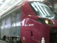 Primul tren electric cumpărat de România în ultimii 40 de ani, „bombardat