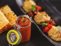 Zacusca de casă este mai scumpă în 2025. O soluție mai ieftină și sățioasă este zacusca proteică din fasole