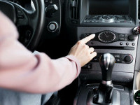 (P) Ai nevoie de o ramă adaptoare Megane 2? O poți găsi pe site-ul razvangarage.ro