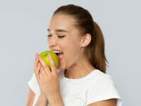 De ce este important să mestecăm alimente tari pentru sănătatea digestivă și dentară. Explicațiile medicilor