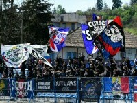 Doi fani ai CSA Steaua, reținuți 24 de ore după ce au deposedat de eșarfe doi suporteri ai FCSB. Cu ce erau inscripționate