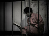 Deținuții din Uzbekistan, eliberați mai devreme dacă citesc cărți. Vor da și lucrări de control. Cât se scade pentru o carte