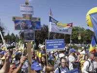 Profesorii au protestat în prima zi de școală. Mii de dascăli din toată țara au mers la Cotroceni