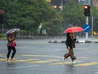 Ploi puternice cu descărcări electrice în mai multe județe din țară. ANM a emis un Cod galben de vreme rea