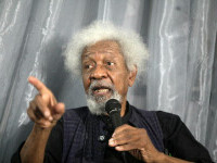 „Răpit și jefuit în România”. Laureatul Nobel Wole Soyinka a povestit experiența traumatizantă cu un taximetrist din aeroport
