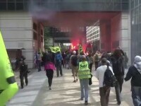 Aproape 900.000 de francezi nervoși pe reducerile bugetare au blocat toată țara. „Am fi proști să ne oprim acum”