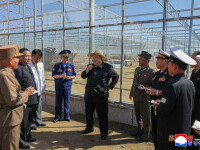 Kim Jong Un, apariție de senzație pe „insula comorilor”. Liderul nord-coreean, ținută fashion în fața supușilor. GALERIE FOTO