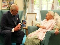Regele Charles, în vizită la cea mai vârstnică persoană din lume. Ce i-a spus femeia de 116 ani