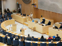 Suedia reduce taxele „în timp ce alţii se luptă cu datoria”. „Avem o poziţie puternică”