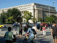 oameni pe strada, bucuresti, piata victoriei