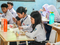 Peste 1.000 de copii s-au îmbolnăvit după prânzurile gratuite servite în școli din Indonezia