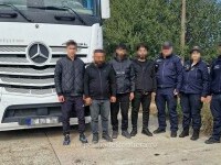 Nouă migranți irakieni, descoperiți ascunși în rezervoarele a trei camioane, în Giurgiu. Ce i-a dat de gol. VIDEO
