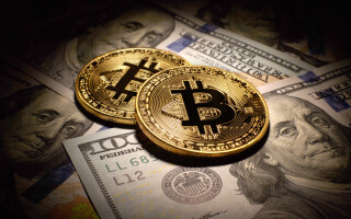 GRAFIC Bitcoin trece de 17.000 dolari pentru prima dată din decembrie 2017