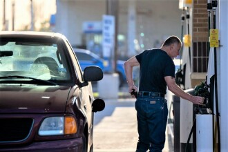 Benzinăriile Mol din Ungaria vând maximum 50 de litri de carburanţi la preţ redus