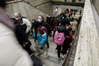 Nou incident la metrou. S-a sesizat miros de fum între staţiile Tineretului şi Eroii Revoluţiei