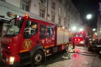 Incendiu în Centrul Vechi al Capitalei, după ce oamenii străzii au aprins focul, să se încălzească
