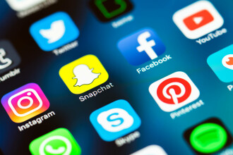 O fată de 11 ani s-a sinucis după ce a dezvoltat o dependență pentru Instagram și Snapchat. Mama ei dă în judecată companiile