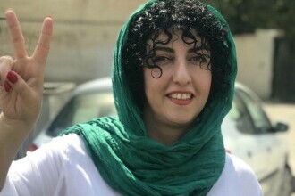 O activistă pentru drepturile omului din Iran, condamnată la 8 ani de închisoare şi 70 de lovituri de bici