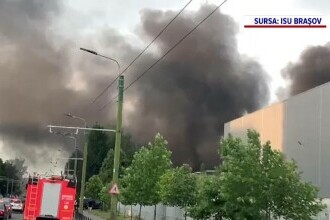 Incendiu la o hală industrială, în Brașov. Flăcările au cuprins mai bine de 100 de metri pătrați