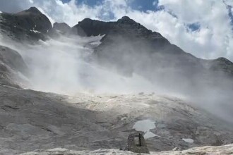 Italia: Cel puţin cinci oameni au murit în Alpi după prăbuşirea unui gheţar | VIDEO