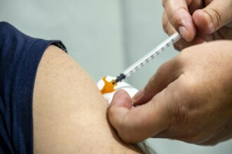 CNCAV a fost desființat. Vaccinarea împotriva COVID-19 trece în subordinea Ministerului Sănătății