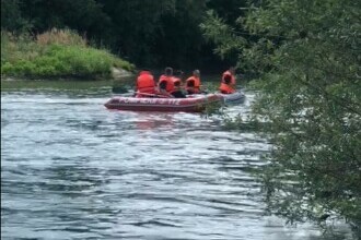 VIDEO Tragedie în Timiș. Doi copii au rămas orfani după ce părinții lor au murit înecați în râu