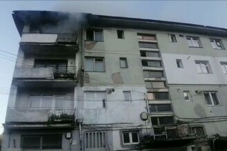 O femeie de 77 de ani, în stare gravă, după ce apartamentul în care locuia a fost cuprins de un incendiu