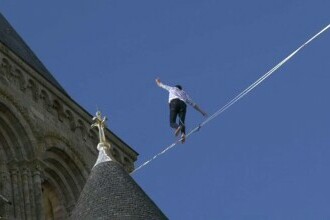 Un nou record mondial pentru acrobatul francez Nathan Paulin