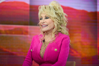 GALERIE FOTO Cum arăta Dolly Parton în tinerețe. Actrița a împlinit 76 de ani