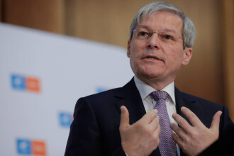 Cine sunt parlamentarii şi europarlamentarii care ar urma să plece cu Dacian Cioloş, pentru un nou proiect politic