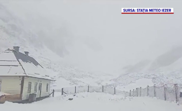 Schimbare drastică de vreme în România. Zona în care stratul de zăpadă a ajuns să măsoare 52 cm. „Nu mai pot merge în tricou”