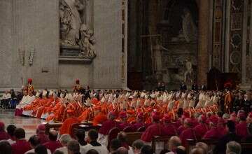 Conclavul celor 135 de cardinali se pregătește pentru alegerea noului papă. ”Sunt inspirați de Sfântul Duh”
