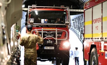 România trimite o a treia aeronavă către Franţa. Imagini cu echipa de pompieri salvatori | GALERIE FOTO