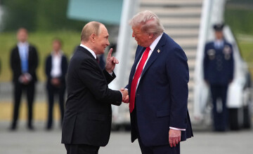 Trump și Putin, întâlnire în Alaska. Cei doi și-au strâns mâna zâmbitori, pe covorul roșu. Președintele american a aplaudat