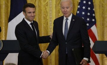 La apelurile lui Macron, Biden se angajează să modifice legea privind reducerea inflaţiei, care afectează Europa