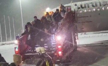 Momente dramatice în Munchen. 100 de români au rămas blocați într-un avion, din cauza vremii nefavorabile | VIDEO