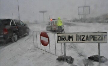 Vreme severă în România. Zece drumuri naţionale şi 37 judeţene, blocate din cauza zăpezii