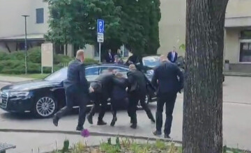 Momentul tentativei de asasinare asupra premierului slovac Robert Fico. A fost împușcat în mâini, picioare și abdomen